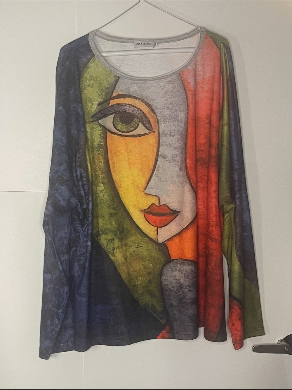 MISSLOOK Multicolor Abstract Face Long Sleeve Top in Blue, Green, Orange, Red